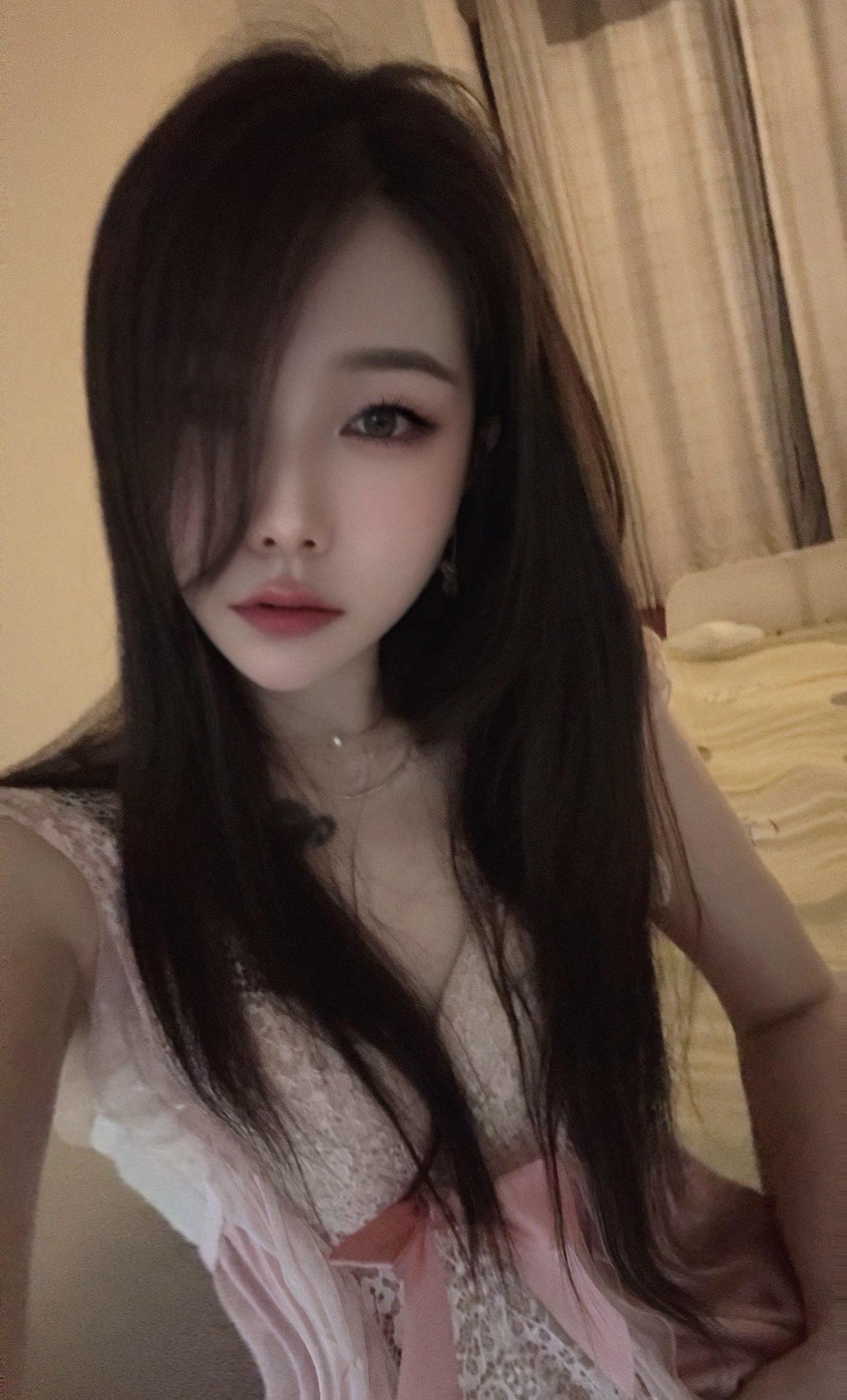 虹口区小骚货姿势摆好给你玩弄