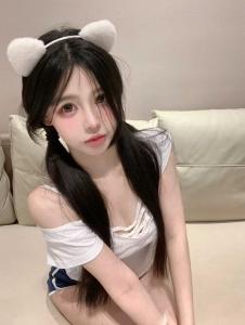 深插甜美乖巧嫩妹
